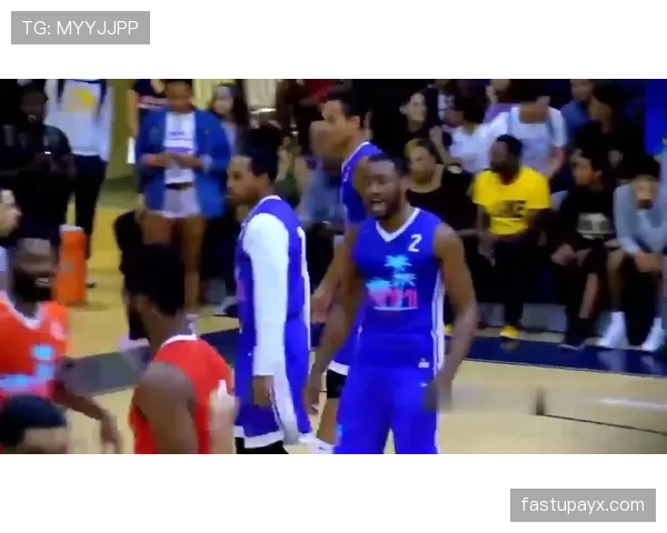 苏亚雷斯这生活简直两极分化，赛场上狠角色，街头就爱跟邻居扯皮？